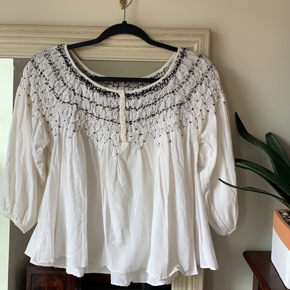 FREE PEOPLE white & black embroidered peasant blouse top (XS) ✨ - Picture 2 of 7